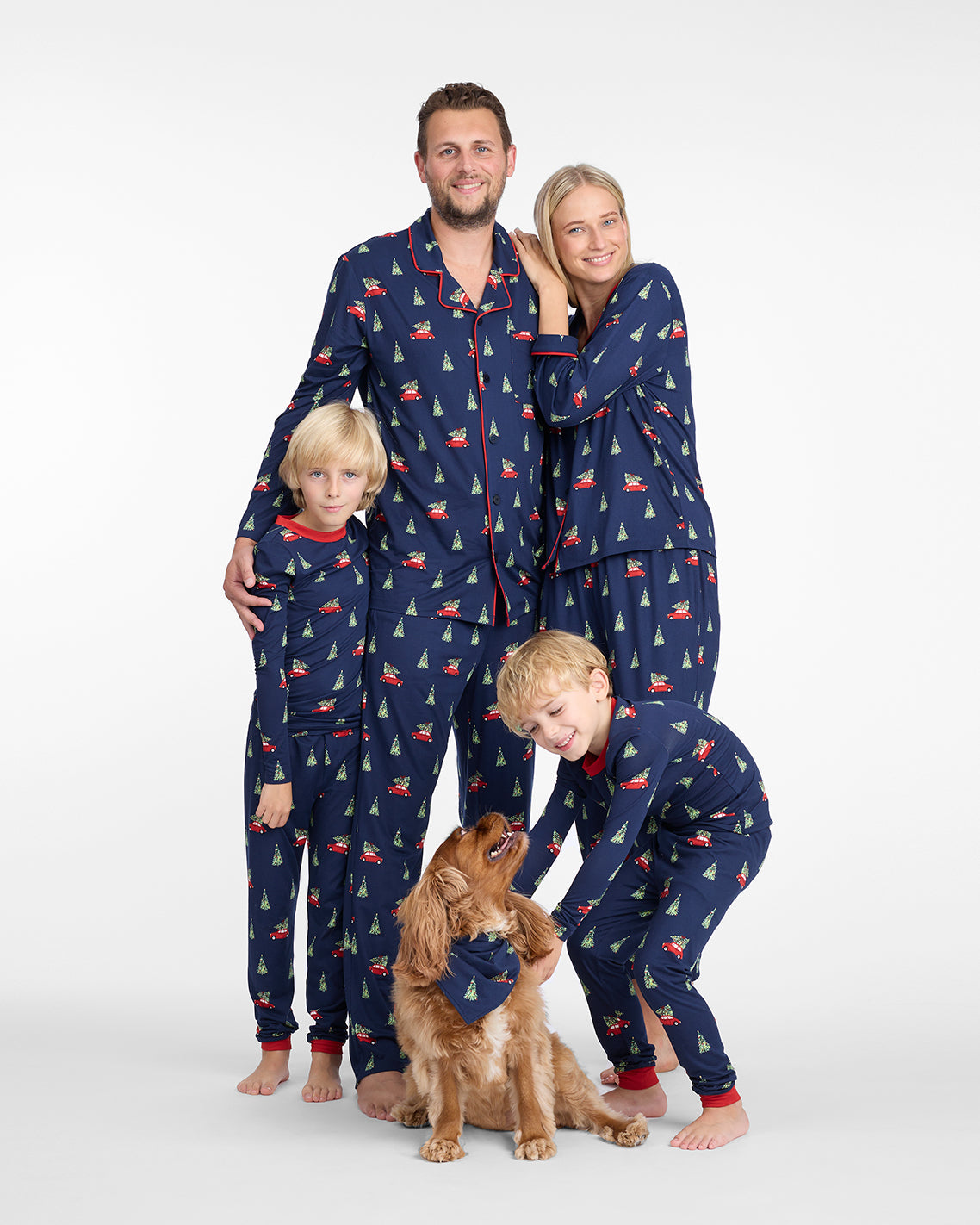 Draper James Nassau Navy Multi Men's Long-Sleeve Pajama Set in Holiday Trees