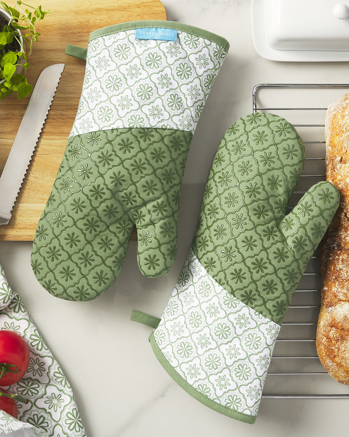 Draper James Green Geometric Floral Silicone Oven Mitt Set in Seafoam