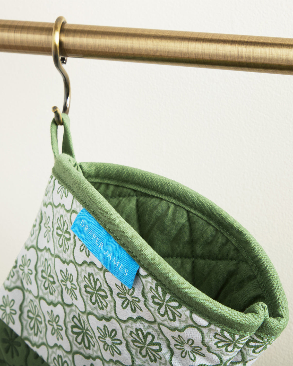 Draper James Green Geometric Floral Silicone Oven Mitt Set in Seafoam