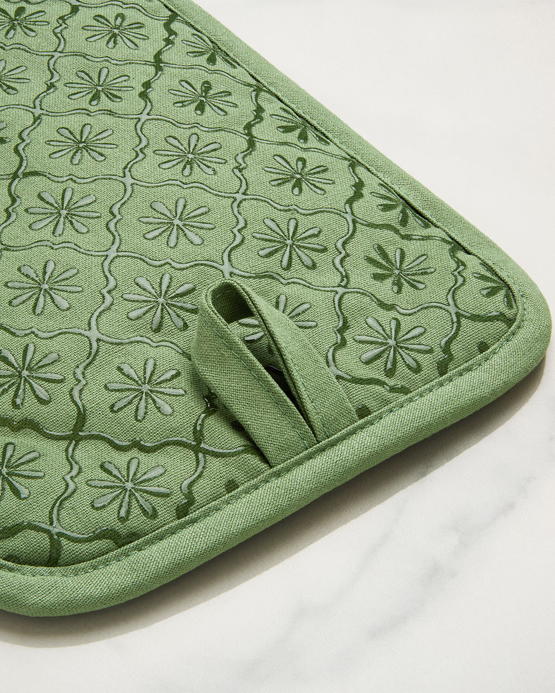 Draper James Green Geometric Floral Pot Holder Set in Seafoam