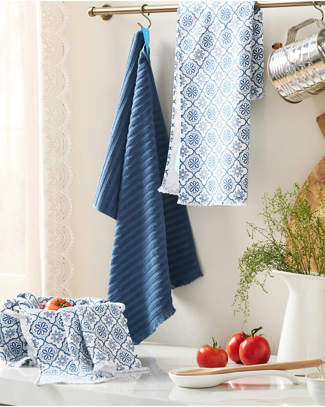Draper James Blue Geometric Floral Kitchen Towel Set in Blue