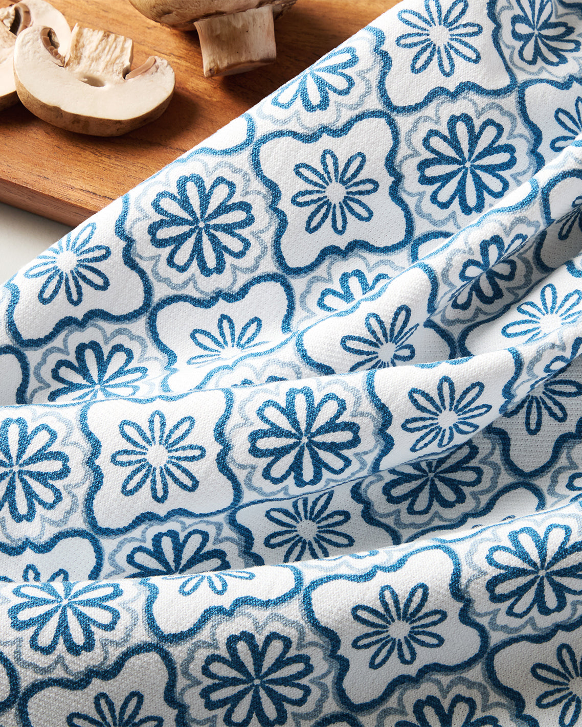 Draper James Blue Geometric Floral Kitchen Towel Set in Blue