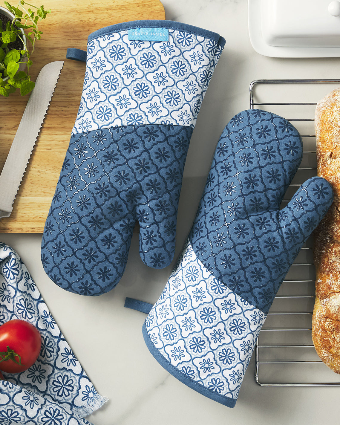 Draper James Blue Geometric Floral Silicone Oven Mitt Set in Blue