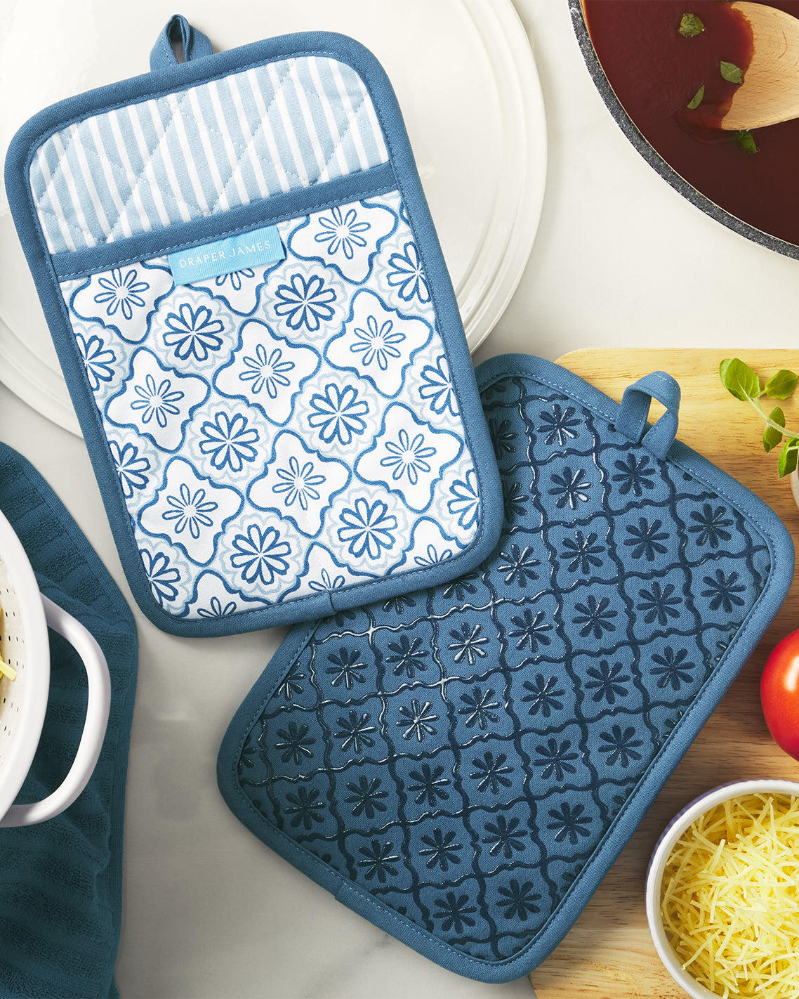 Draper James Blue Geometric Floral Pot Holder Set in Blue