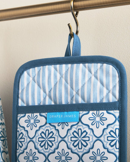 Draper James Blue Geometric Floral Pot Holder Set in Blue
