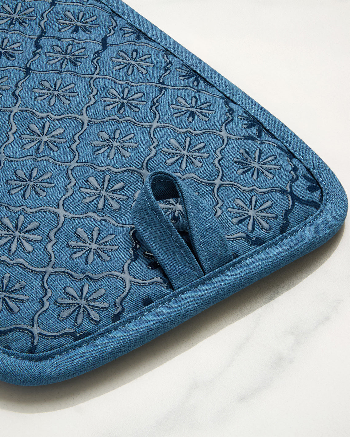 Draper James Blue Geometric Floral Pot Holder Set in Blue