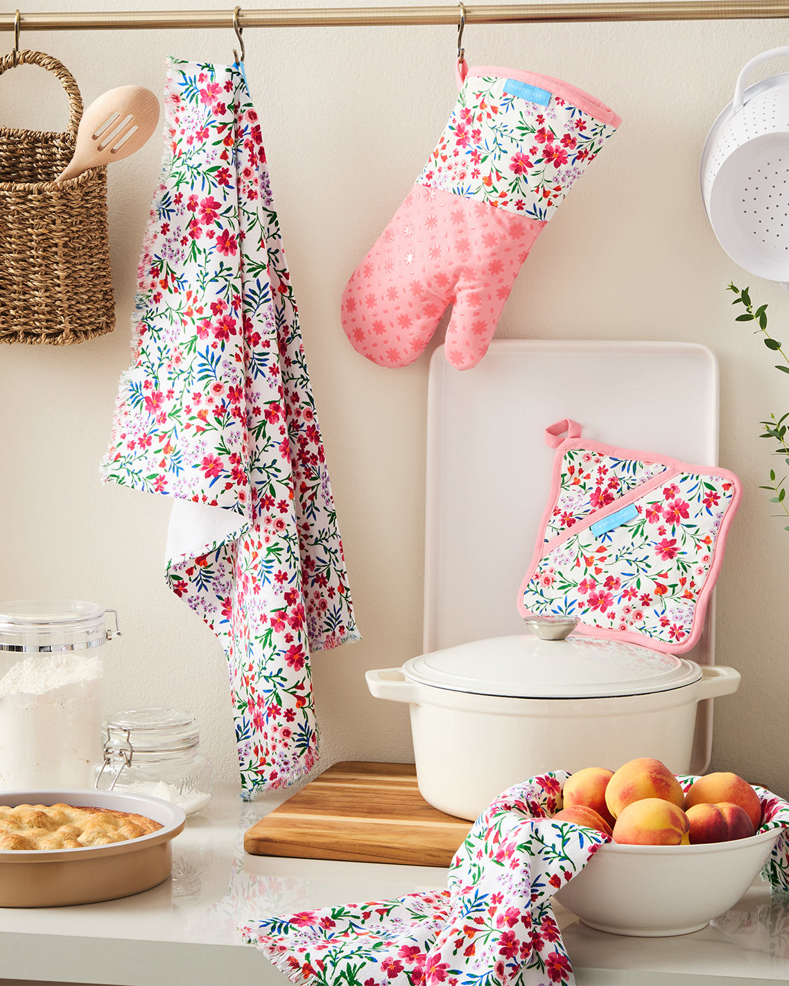Draper James Pink Multi Pink Field Flowers Kitchen Set