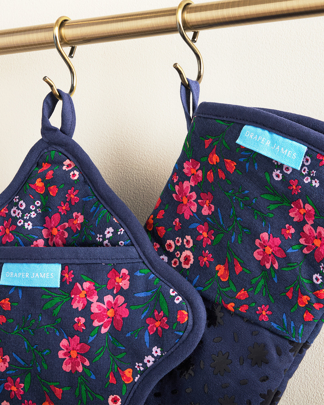 Draper James Nassau Navy Multi Navy Field Flowers Kitchen Set