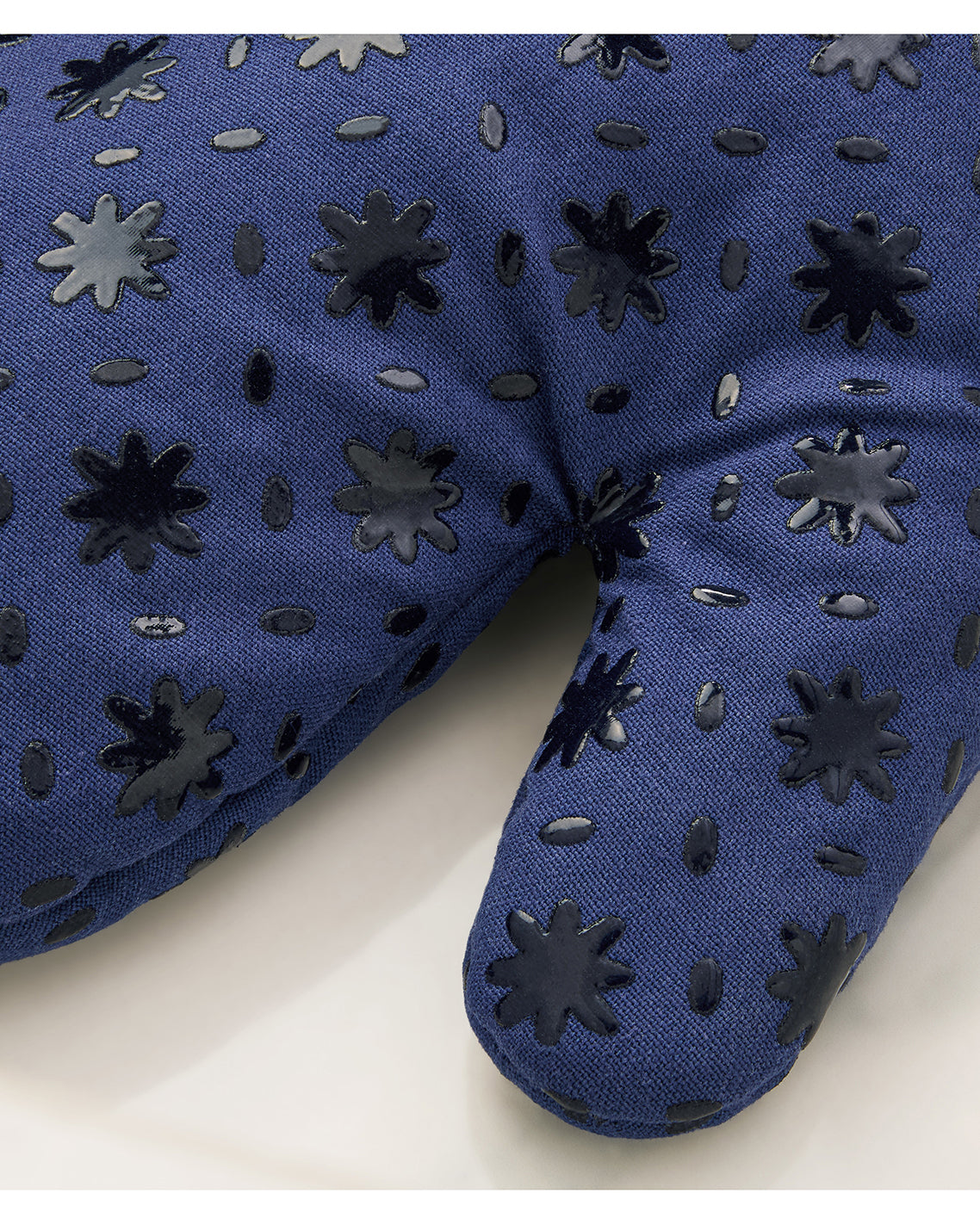 Draper James Nassau Navy Multi Navy Field Flowers Kitchen Set