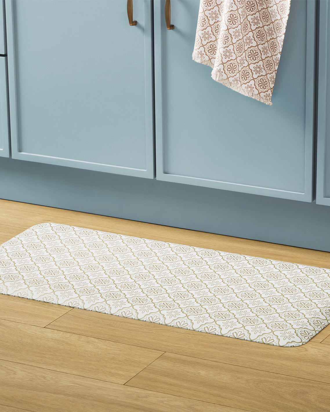 Draper James Natural Geometric Floral Kitchen Mat in Natural